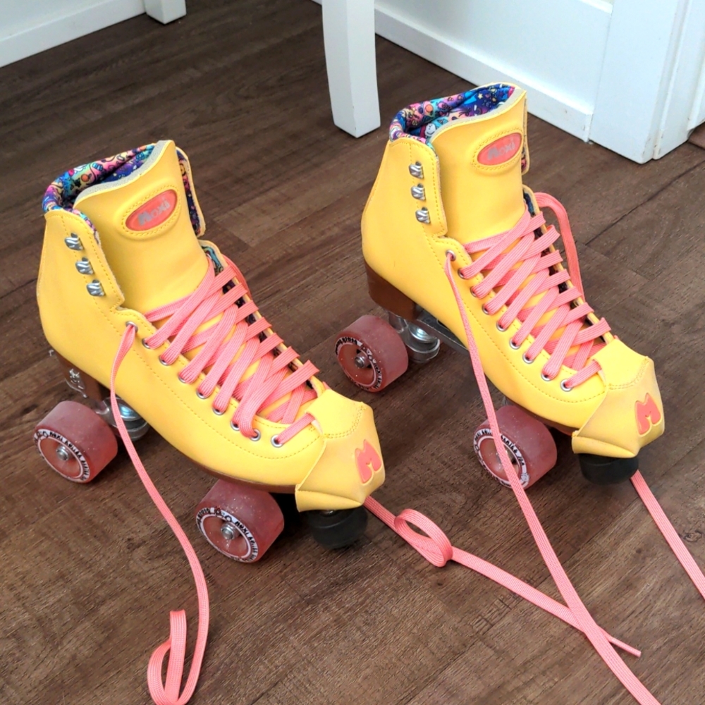 Moxi Skates includes pads and helmet
